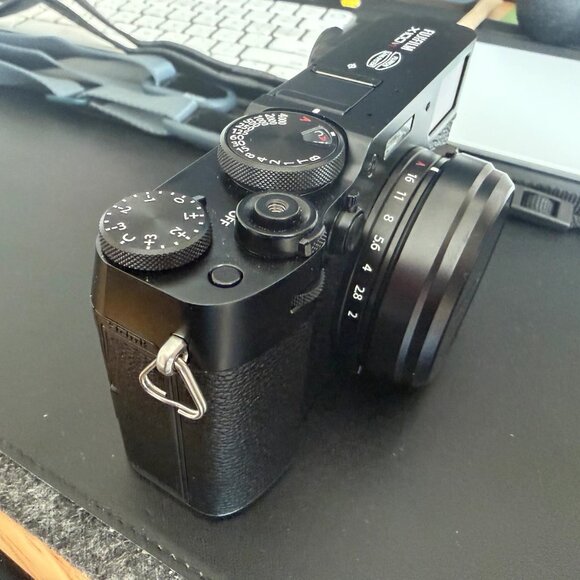 Fujifilm X100VI Black Camera used once, 100 shutters ,+ SD Card and extra strap - Picture 4 of 11